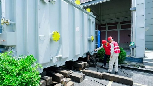 【人民日报】110千伏可调容量高压电抗器顺利就位 电网装上“智能稳压器”
