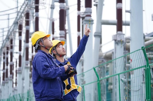 【人民日报】“疆电入渝”工程渝北换流站全容量运行保障度夏保供