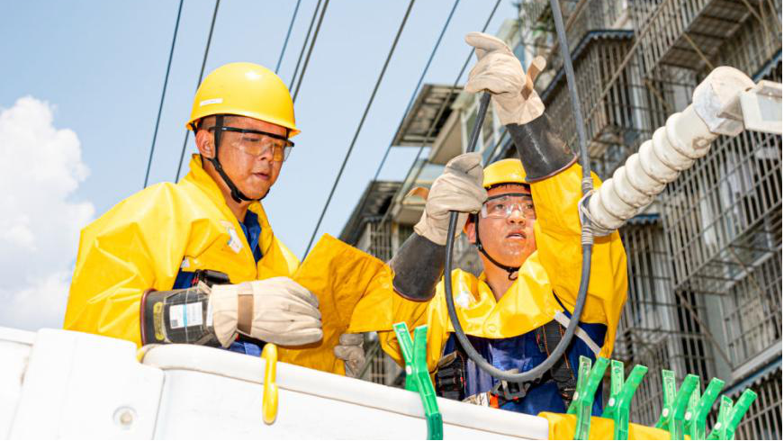【新华社】多维布阵迎“峰”而上保供电