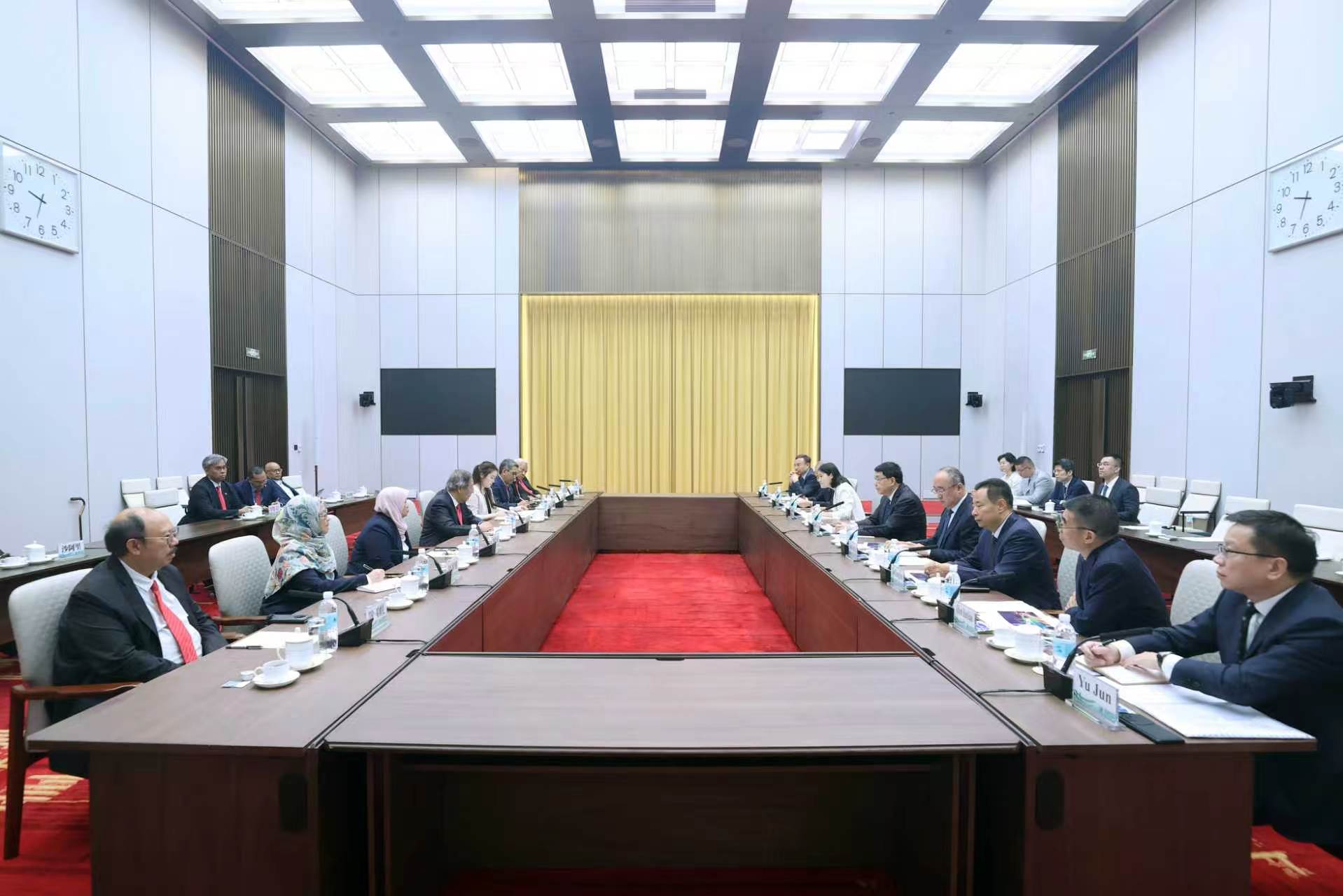张智刚董事长会见马来西亚国家能源公司董事长丹斯里·阿卜杜勒·拉扎克